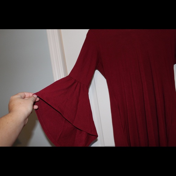 Flowy, red dress - Picture 3 of 4